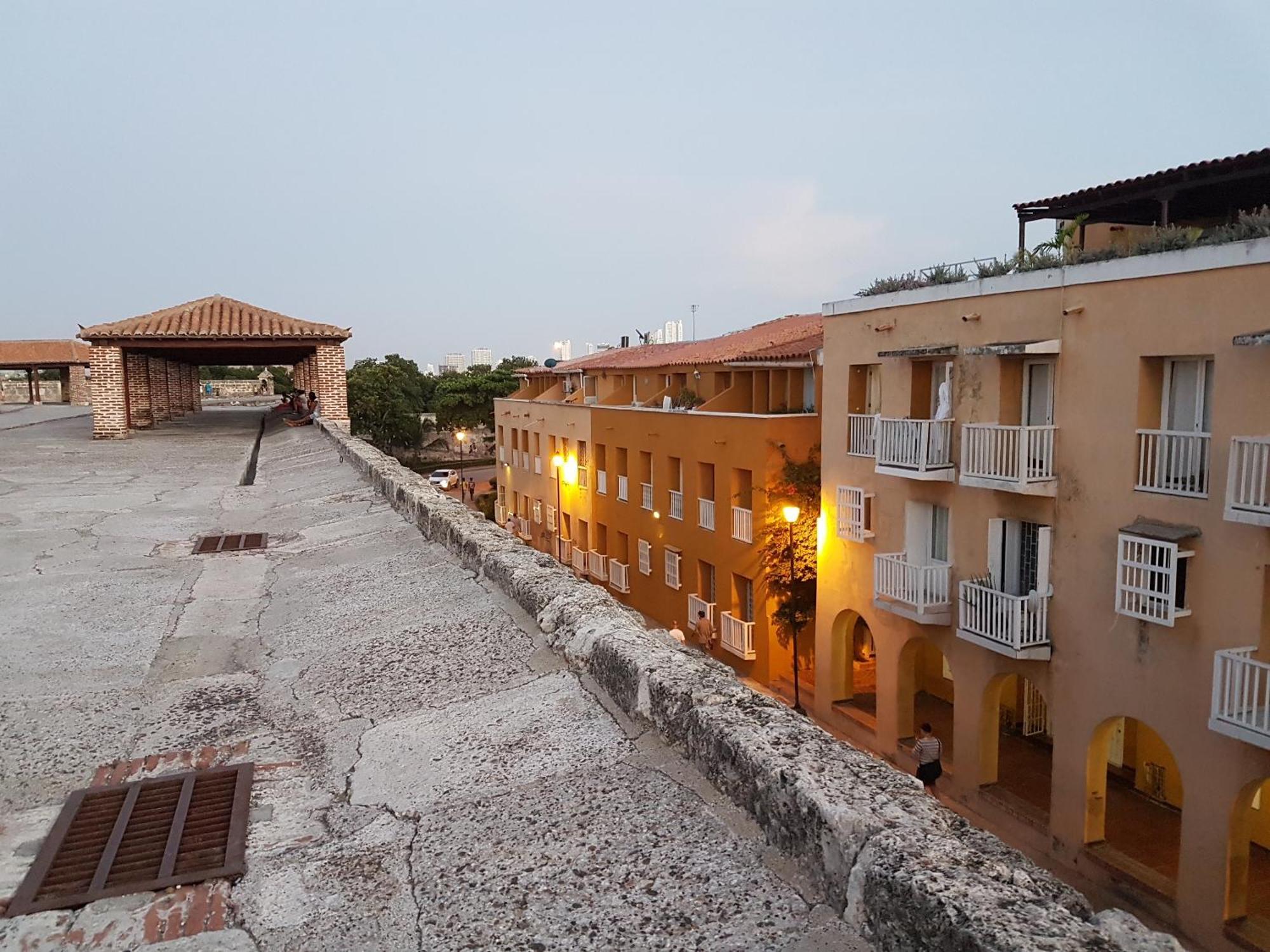 Apartamento Duplex Vista Al Mar Y Murallas Nuevo En La Ciudad Amurallada Cartagena Exterior foto